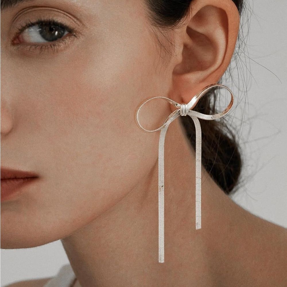 Silver tassel bow earrings 🎀 - Picture 5 of 5